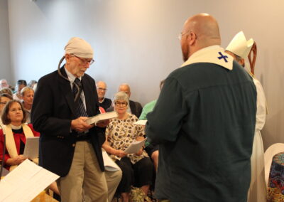 Exchange of the service program with the bishop